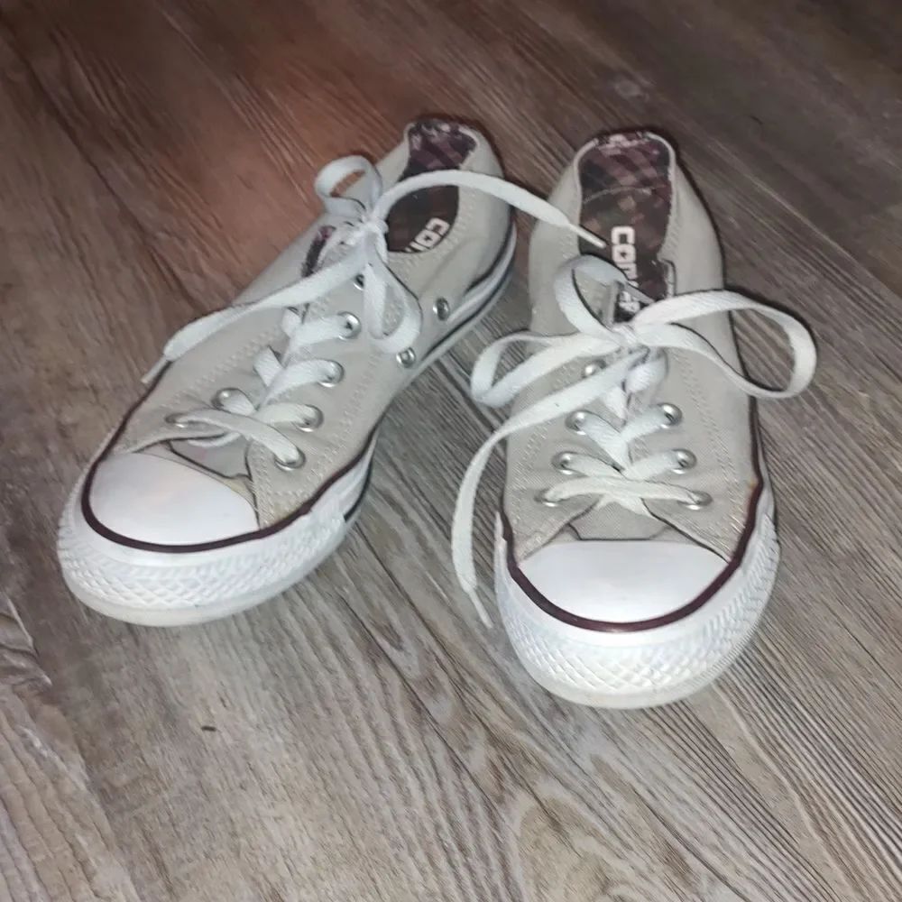 Converse all star gray sneakers Sz 6